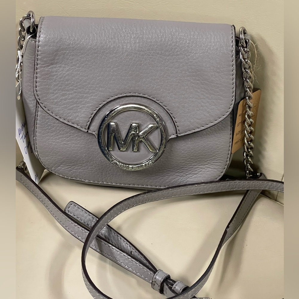 👛50-Michael Kors Light Gray Leather MK Logo Crossbody